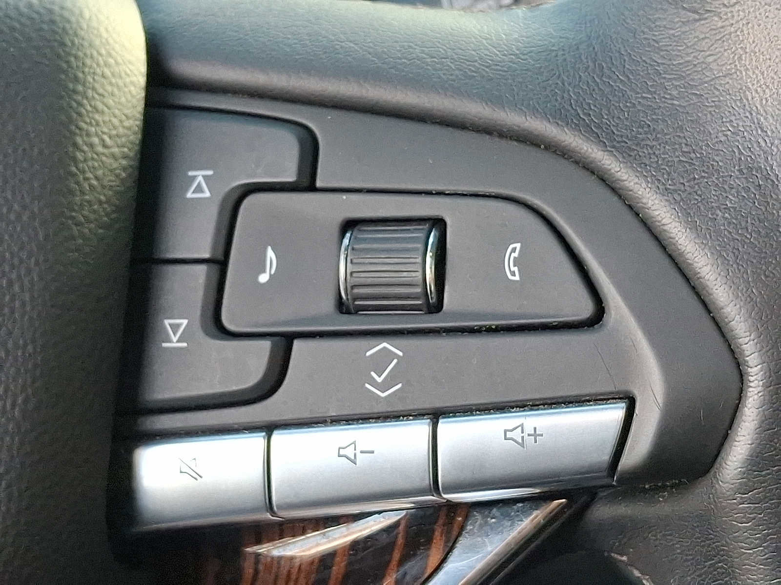 Used 2023 Cadillac Escalade Premium Luxury image 24