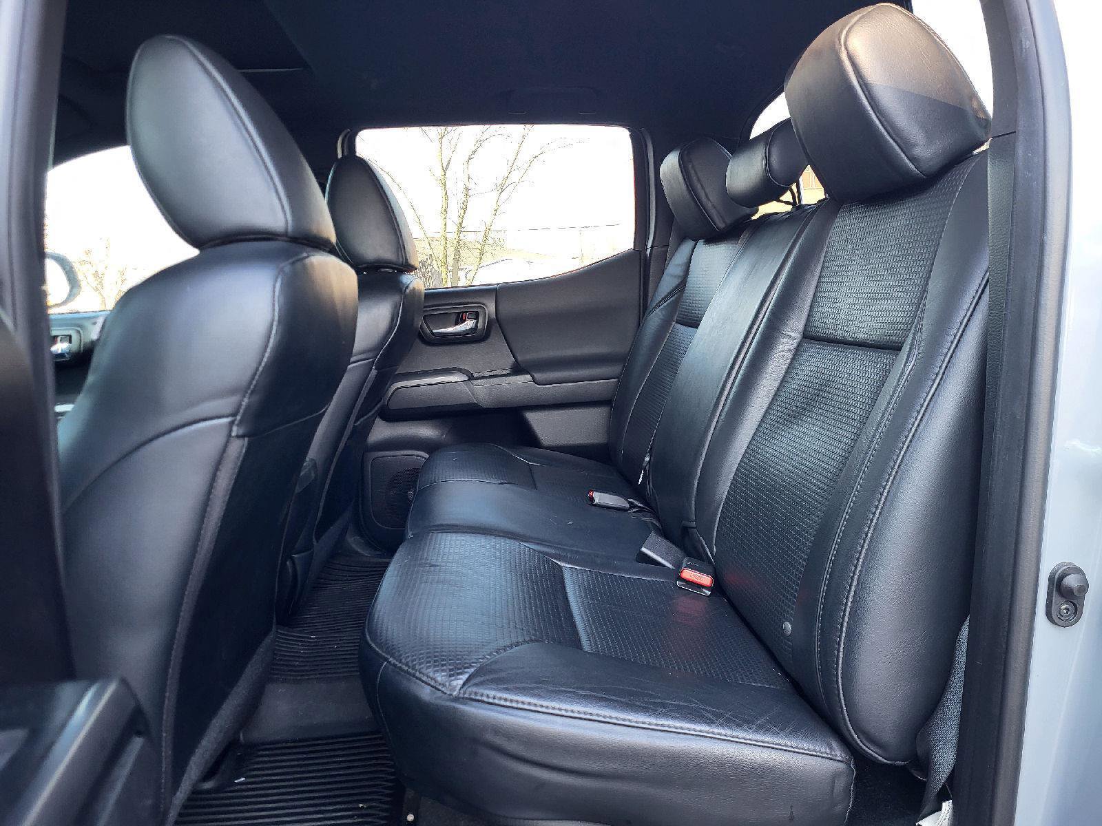 Used 2020 Toyota Tacoma TRD Sport image 10