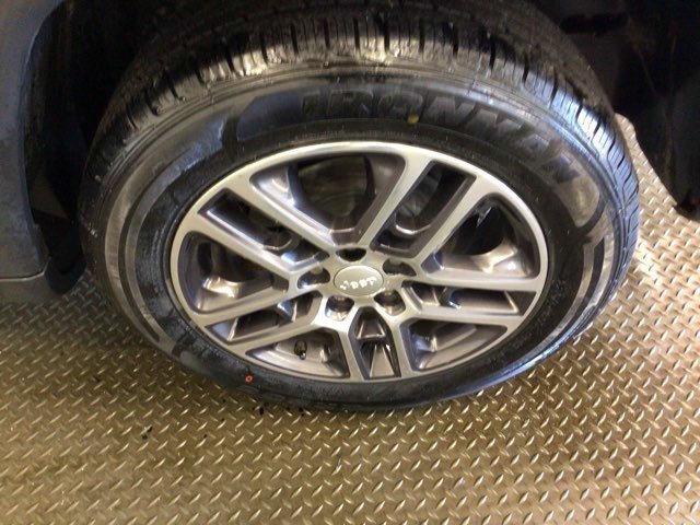 Used 2017 Jeep Compass Latitude w/ Popular Equipment Group AWD/4WD image 29