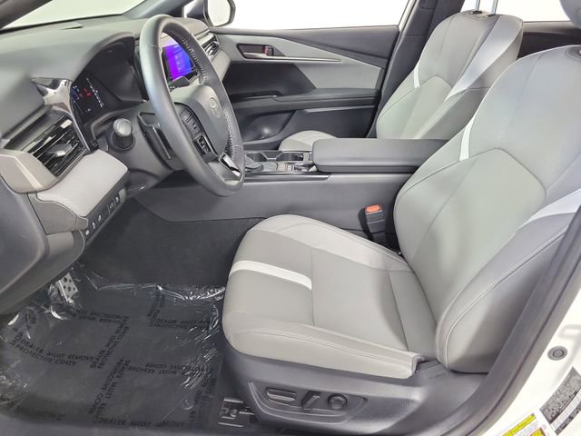 Used 2025 Toyota Camry SE FWD image 19