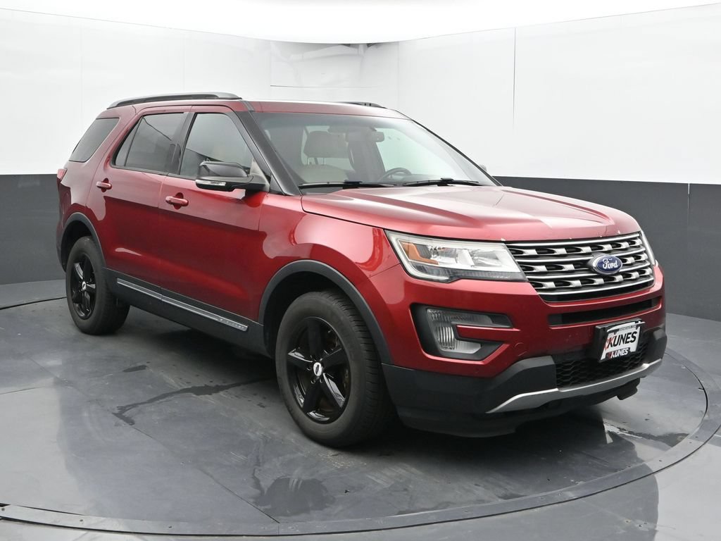 Used 2016 Ford Explorer XLT w/ Equipment Group 202A AWD/4WD image 6