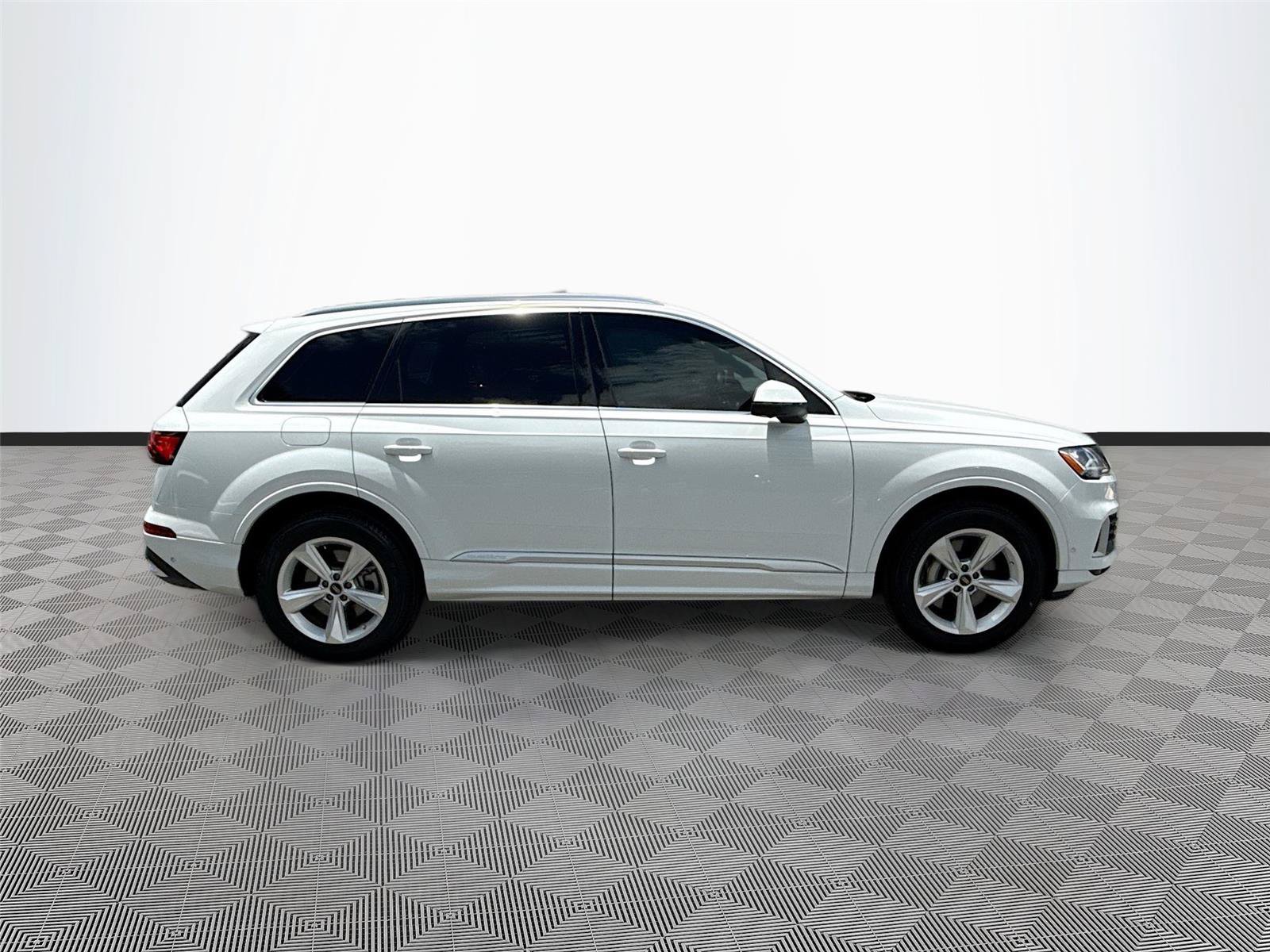 Certified 2022 Audi Q7 3.0T Premium AWD/4WD image 8