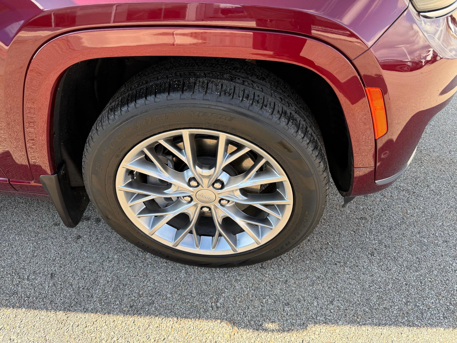 Used 2024 Jeep Grand Cherokee L Summit AWD/4WD image 9