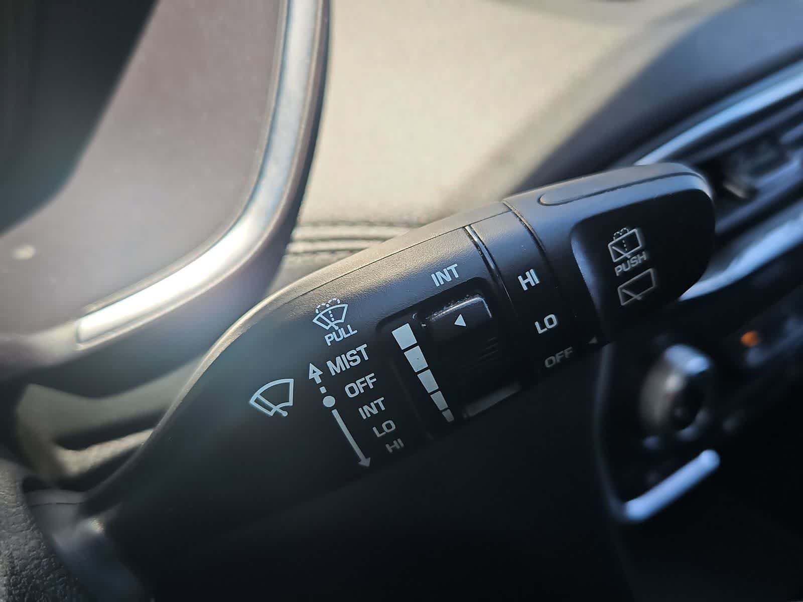 Used 2020 Hyundai Santa Fe SE FWD image 25