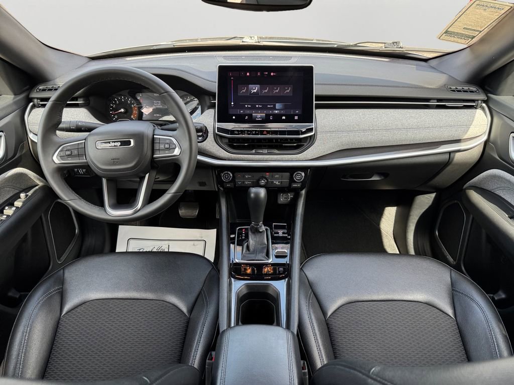 Used 2024 Jeep Compass Latitude image 17