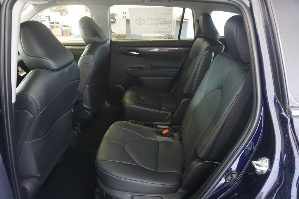 New 2026 Toyota Highlander Platinum image 26