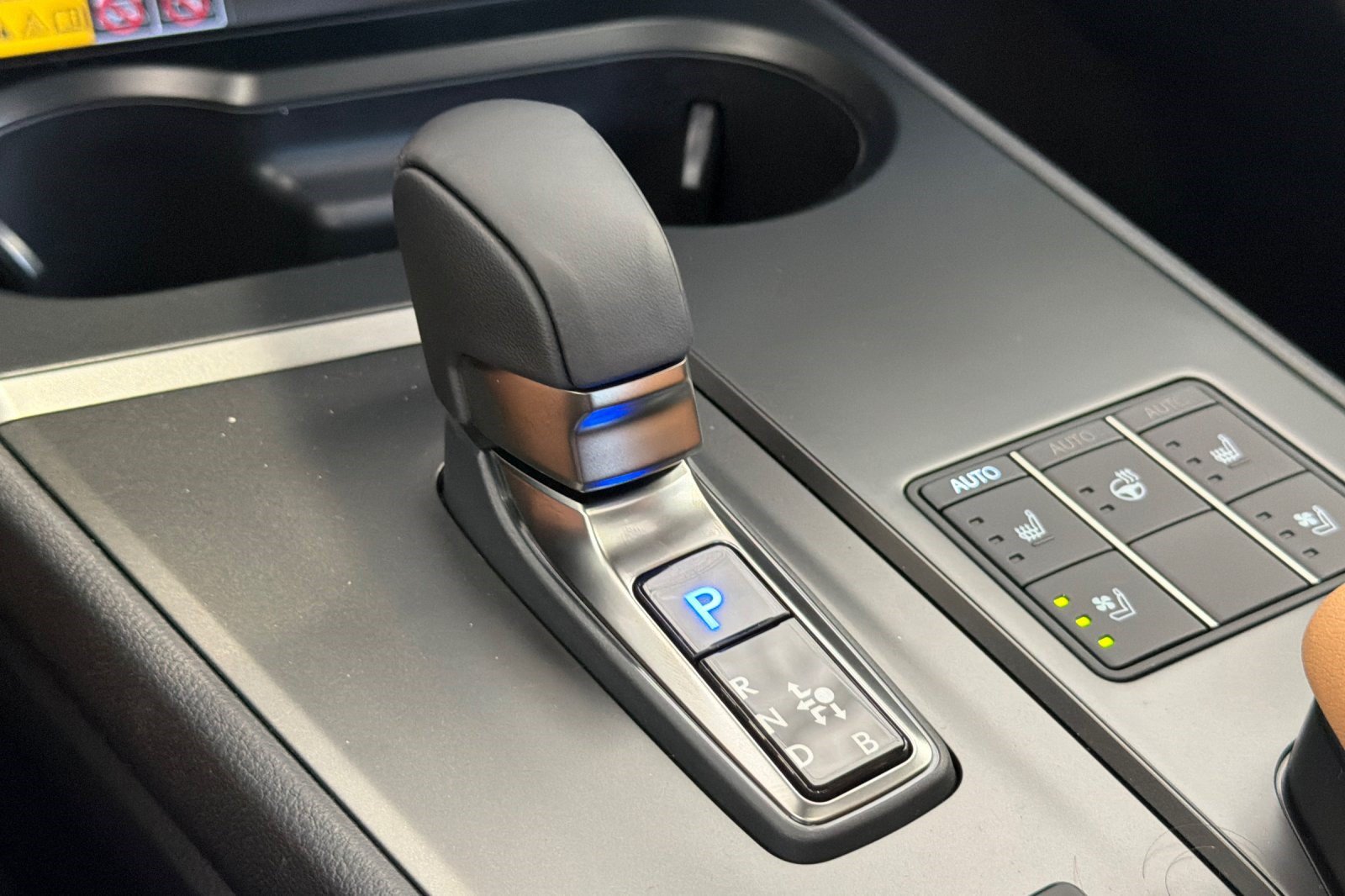 New 2026 Lexus UX 300h FWD w/ Accessory Package (2T) image 18