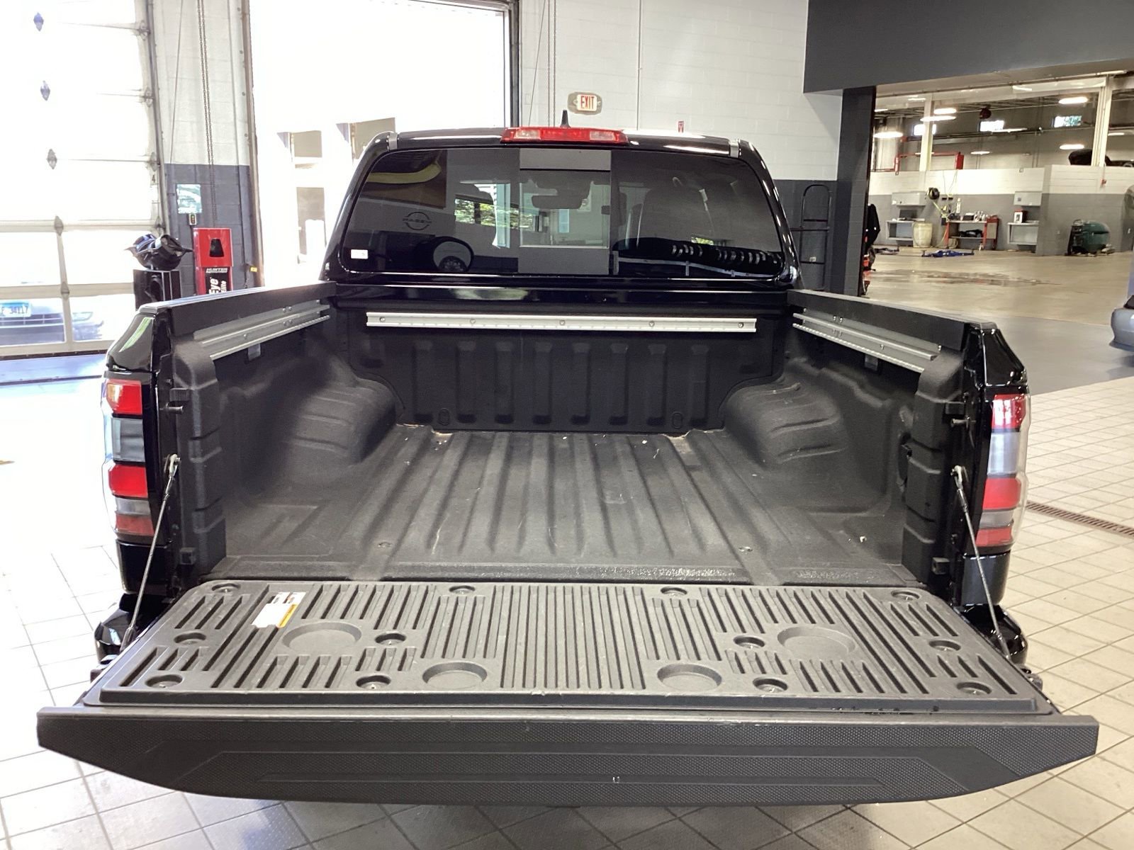 Used 2025 Nissan Frontier PRO-4X w/ Pro Premium Package AWD/4WD image 24