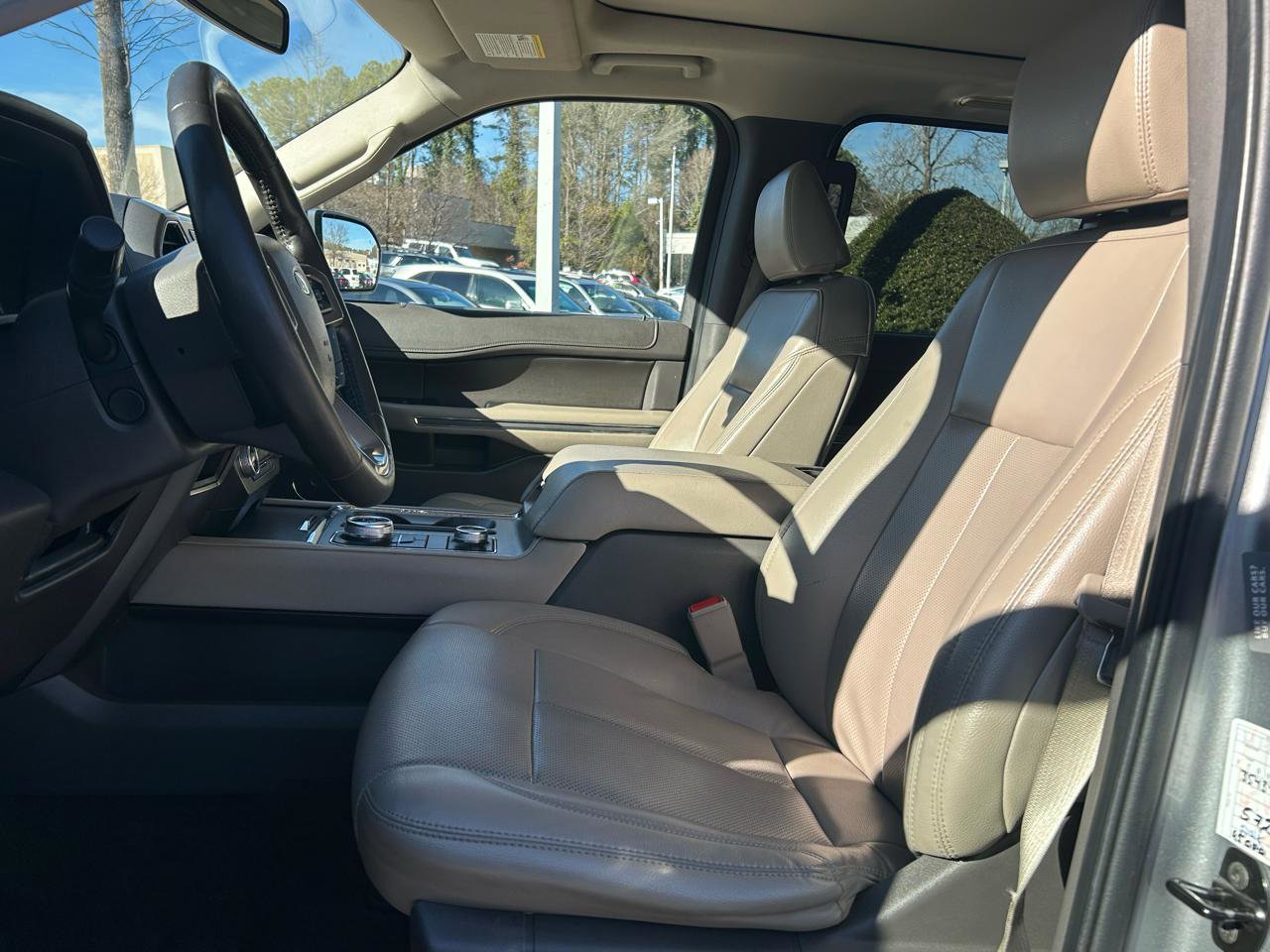 Used 2021 Ford Expedition Max XLT image 11