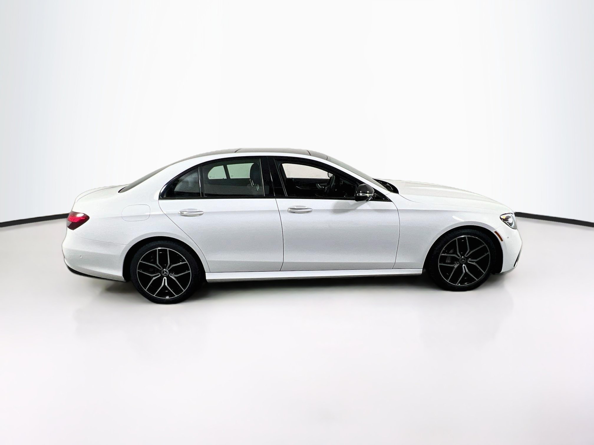 Used 2022 Mercedes-Benz E 350 Sedan image 4