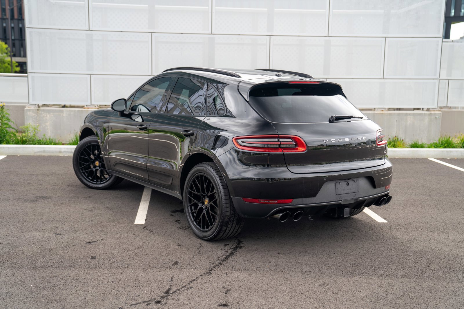 Certified 2018 Porsche Macan AWD/4WD image 3