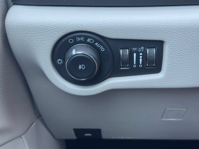 Certified 2024 Chrysler Pacifica Touring-L FWD image 24