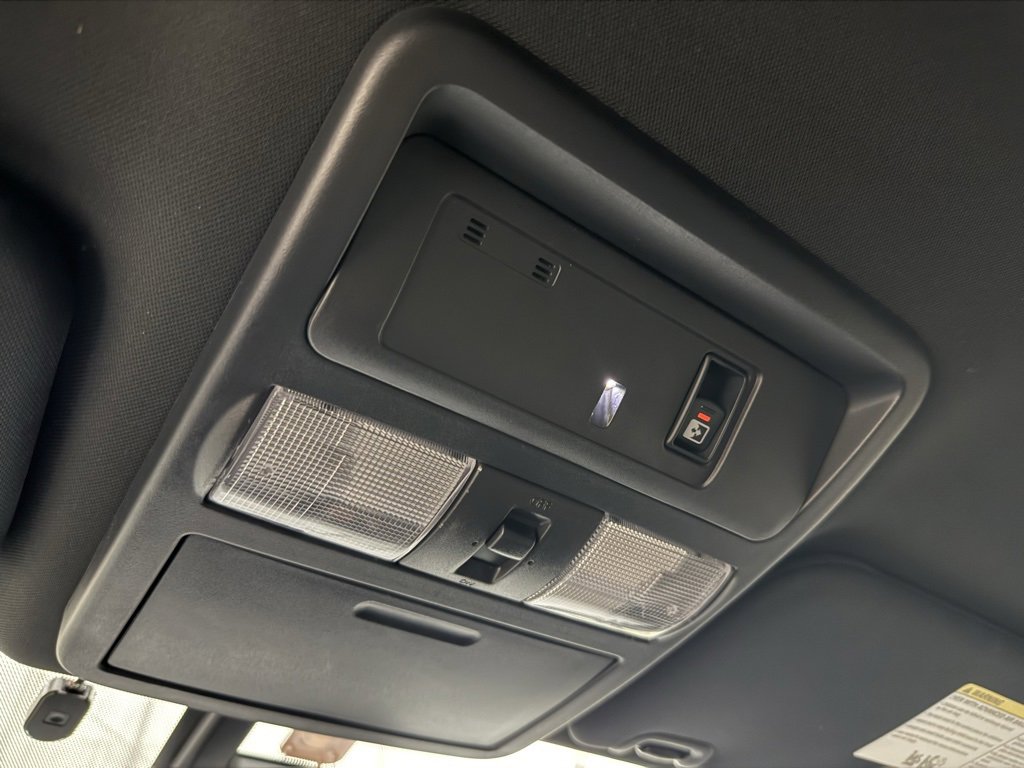 Used 2018 Nissan Titan SV w/ SV Convenience Package image 12