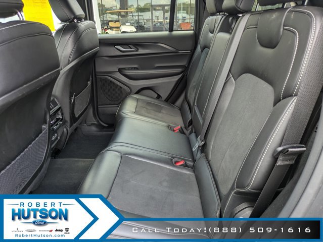Used 2025 Jeep Grand Cherokee Altitude AWD/4WD image 13