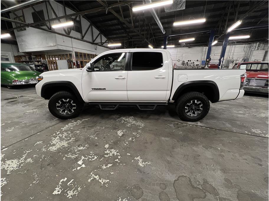 Used 2022 Toyota Tacoma TRD Off-Road image 4