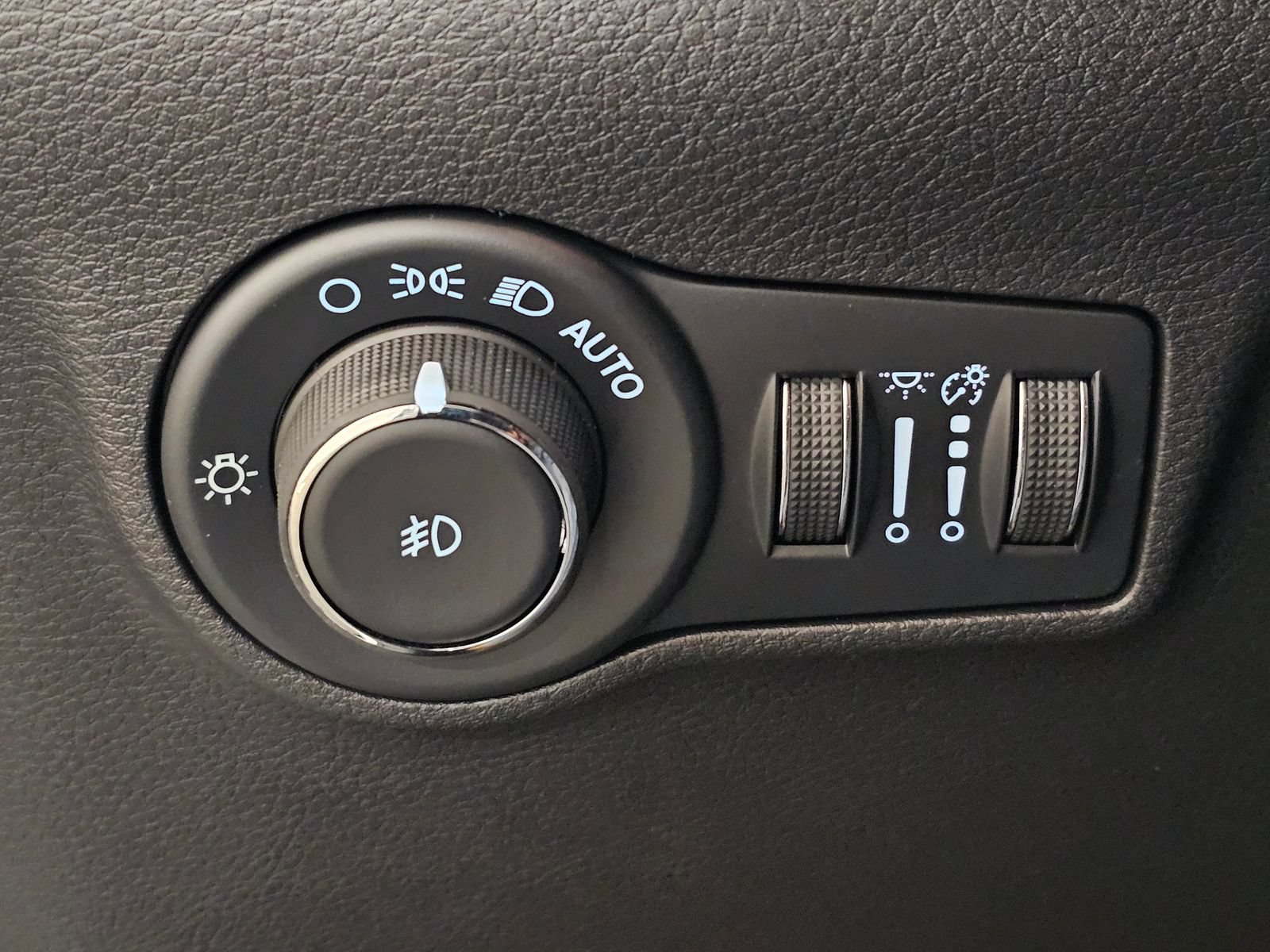 New 2026 Jeep Compass Latitude AWD/4WD image 24