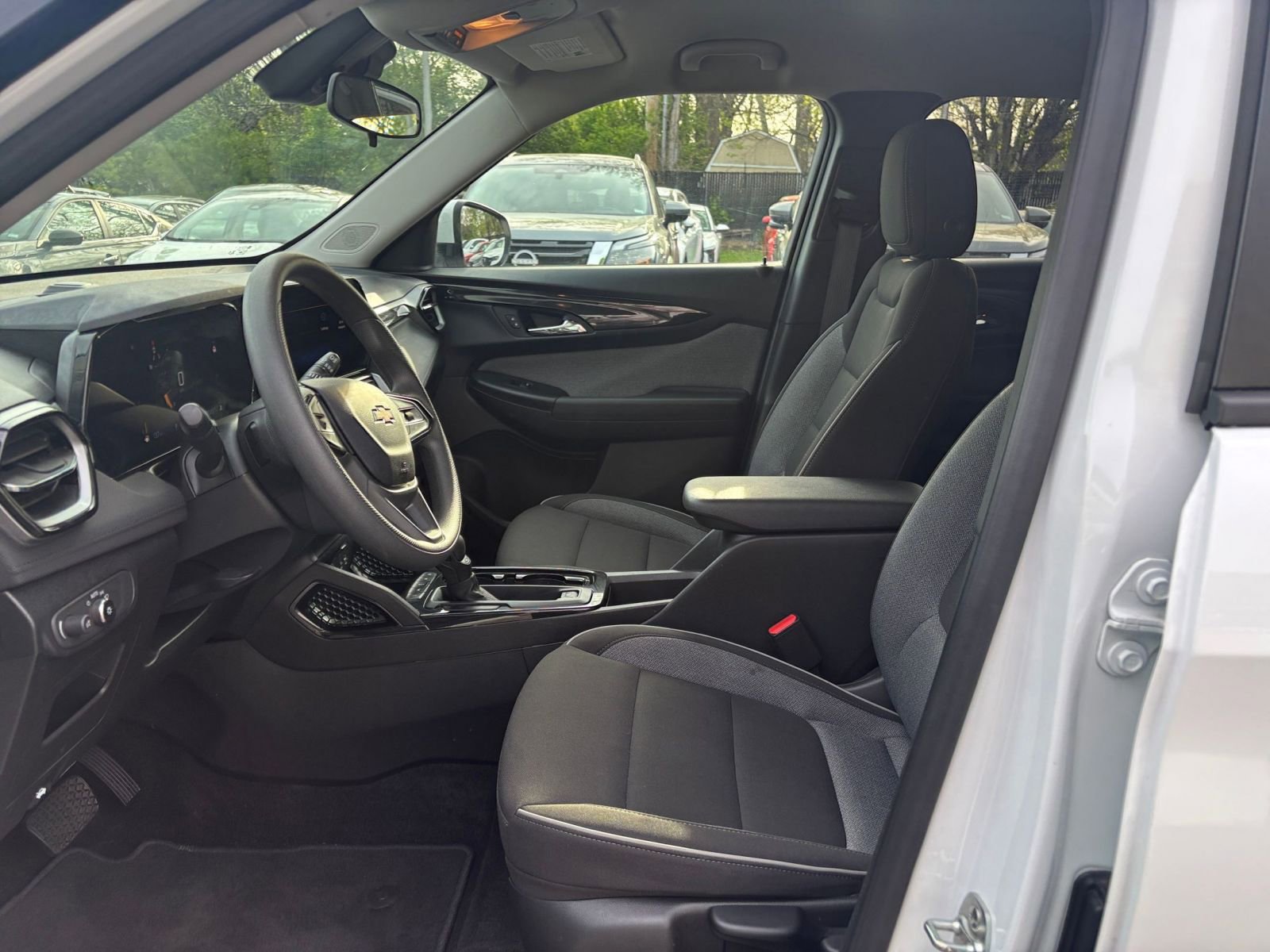 Used 2025 Chevrolet TrailBlazer LT image 25