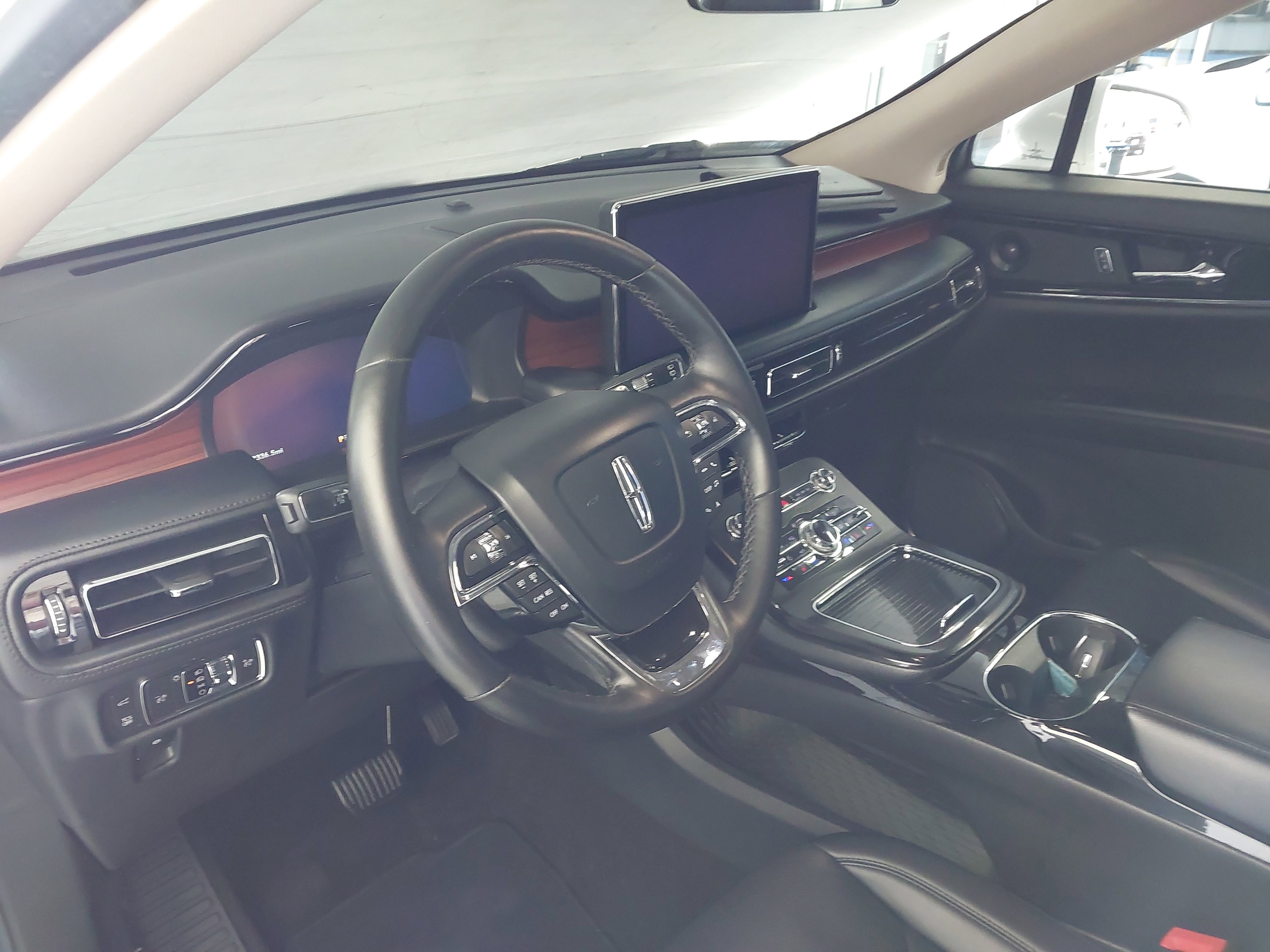 Used 2021 Lincoln Nautilus Reserve w/ Cargo Utility Package image 2