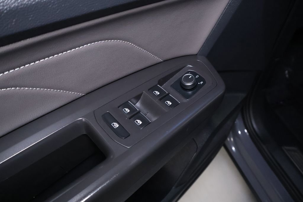 Used 2022 Volkswagen Atlas Cross Sport SE image 13