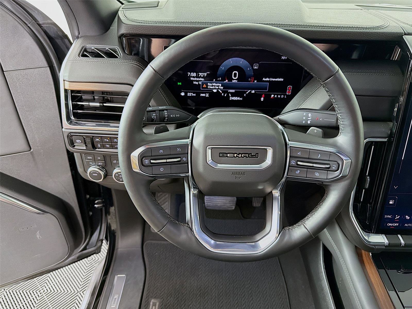 Used 2025 GMC Yukon Denali AWD/4WD image 12