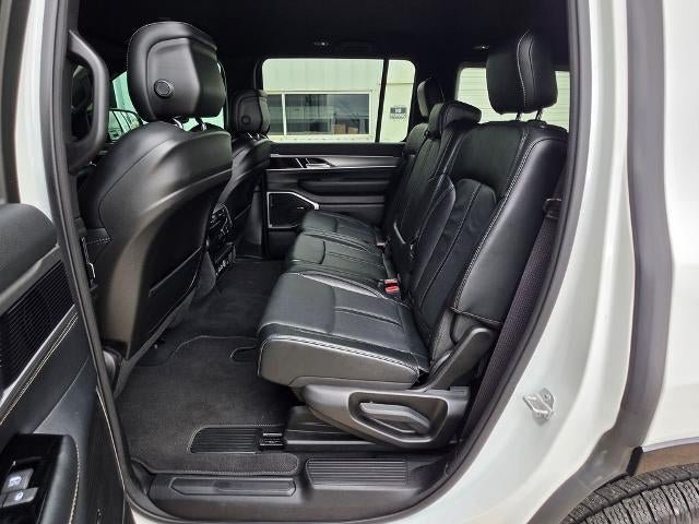 Used 2025 Jeep Wagoneer Series II w/ 8-Passenger Seating Package AWD/4WD image 29
