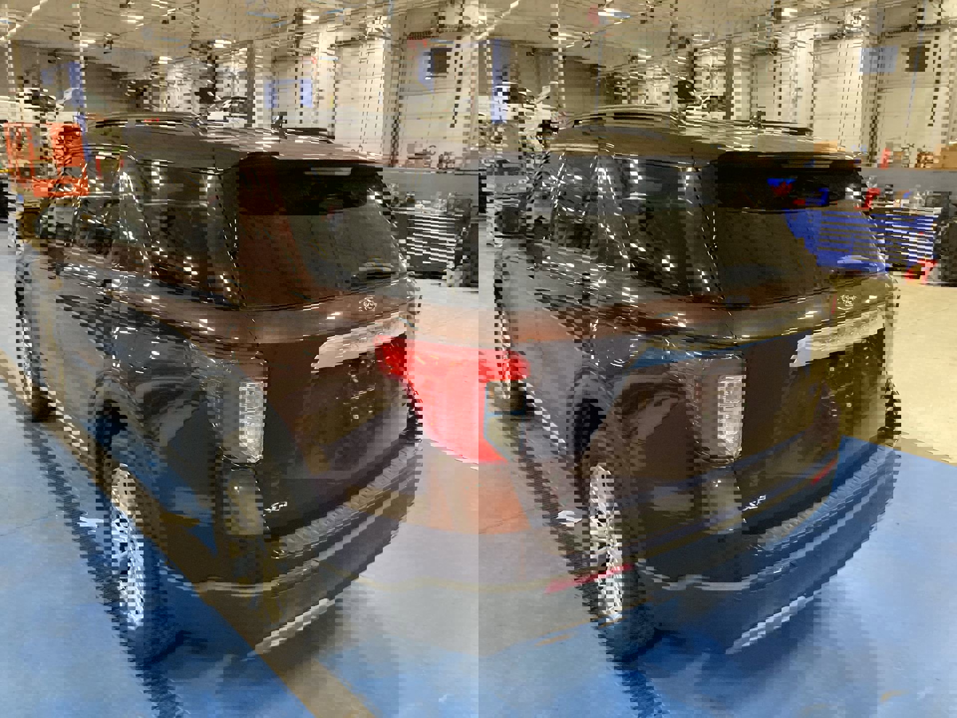 Used 2020 Ford Explorer XLT w/ Equipment Group 202A image 5