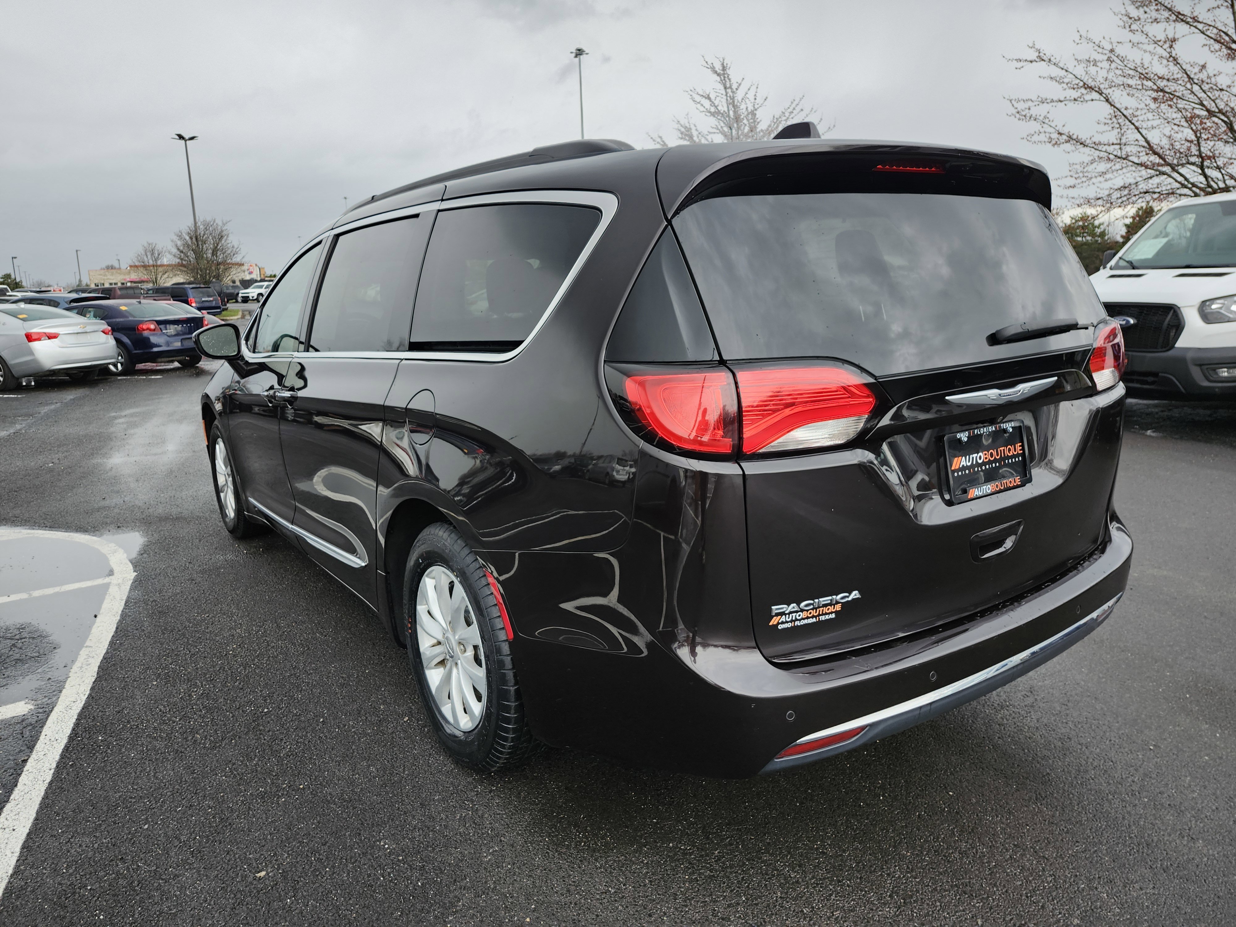 Used 2017 Chrysler Pacifica Touring-L image 11