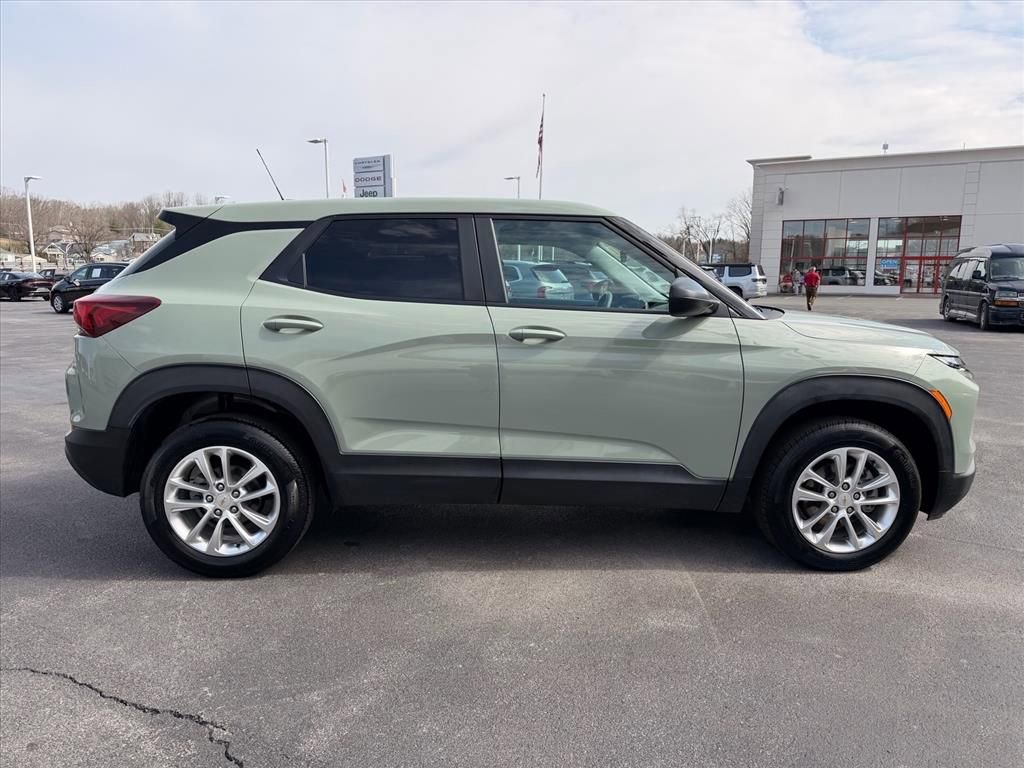 Used 2025 Chevrolet TrailBlazer LS w/ LS Convenience Package image 3