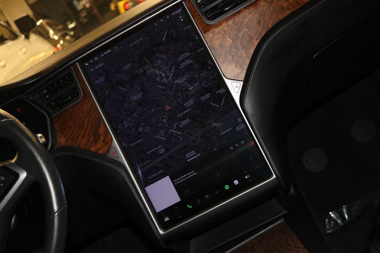 Used 2020 Tesla Model X image 43