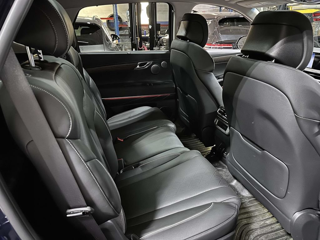 Used 2025 Genesis GV80 3.5T Advanced AWD/4WD image 16