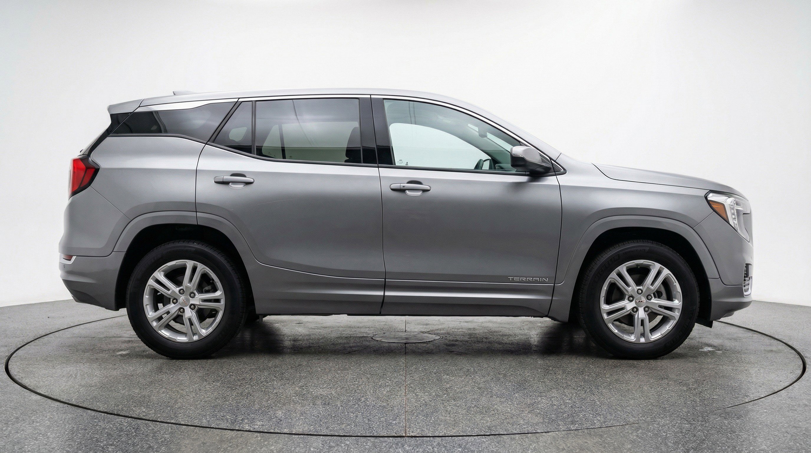 Used 2024 GMC Terrain SLE FWD image 11