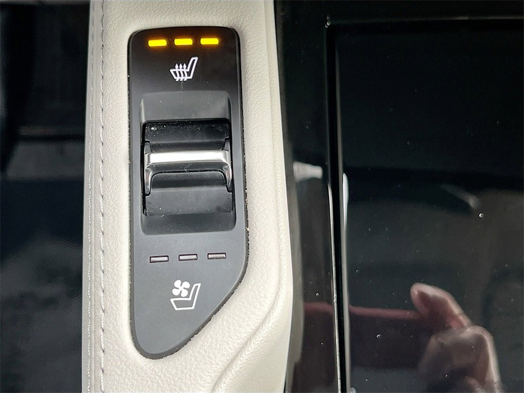 Used 2024 Kia Telluride EX w/ EX Captain's Chair Package image 21