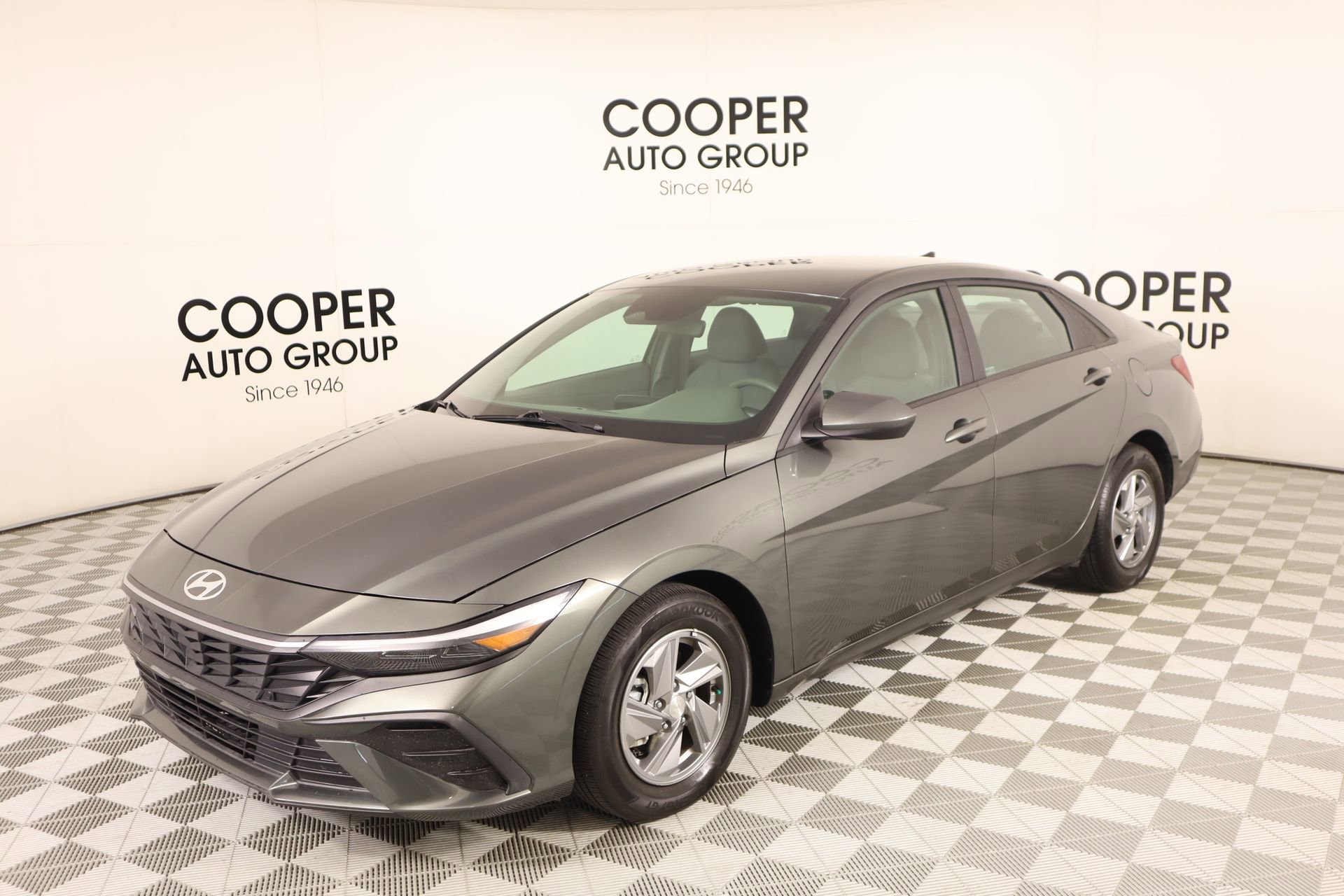 Used 2024 Hyundai Elantra SE FWD image 9