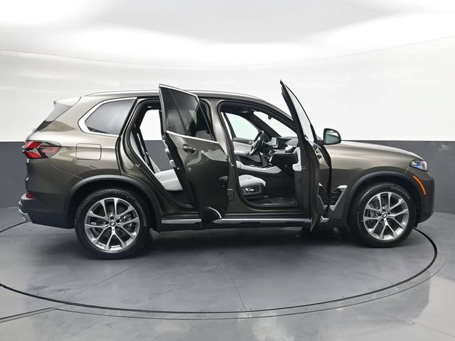 New 2026 BMW X5 xDrive40i w/ Premium Package AWD/4WD image 37