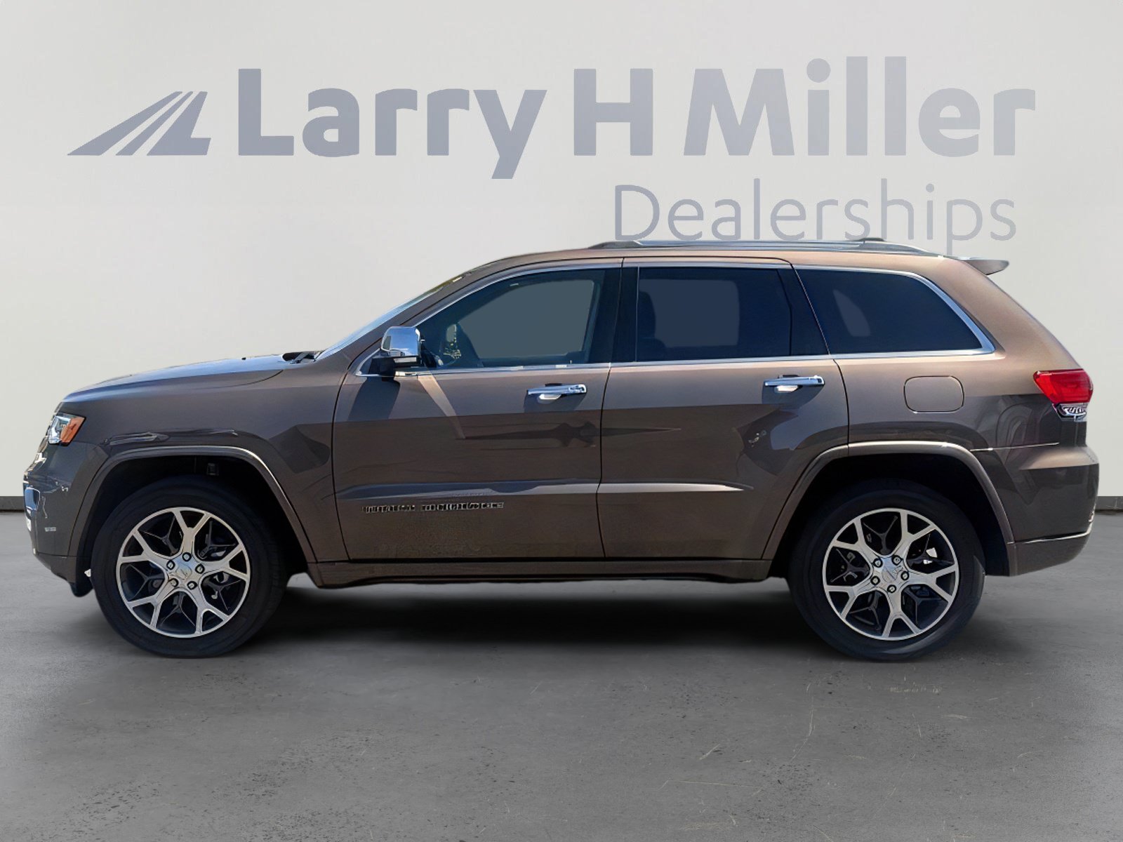 Used 2019 Jeep Grand Cherokee Overland AWD/4WD image 2