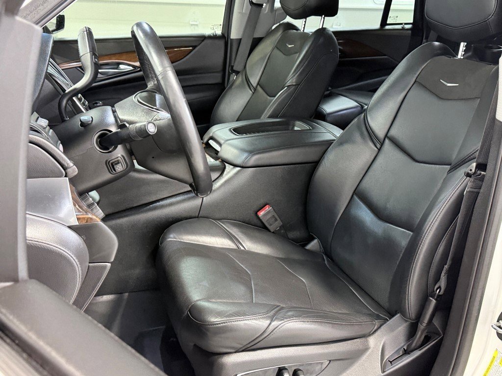 Used 2018 Cadillac Escalade Luxury image 24