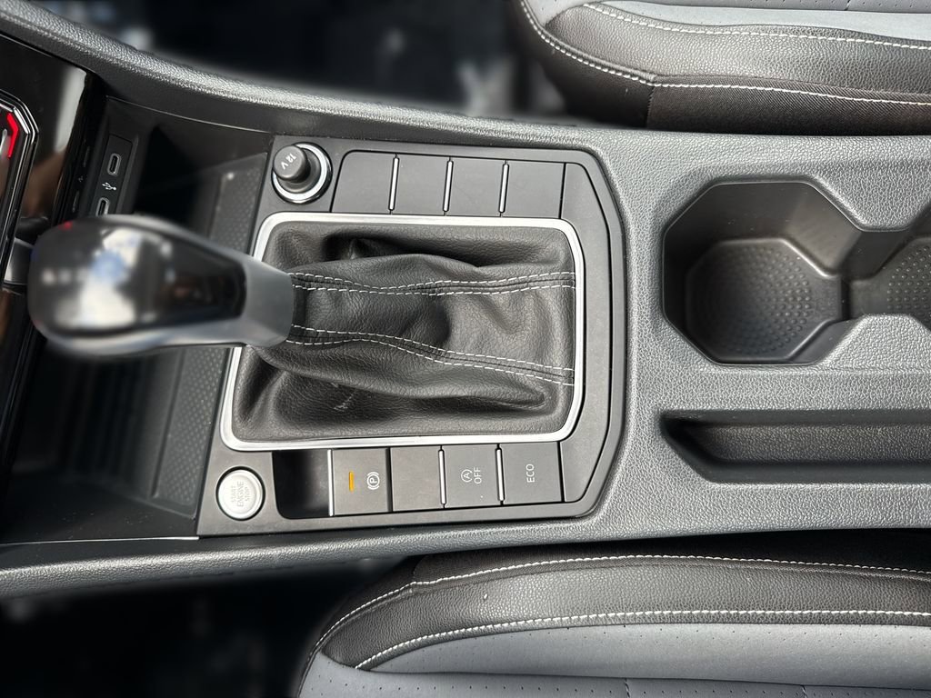 Used 2025 Volkswagen Jetta SE image 21