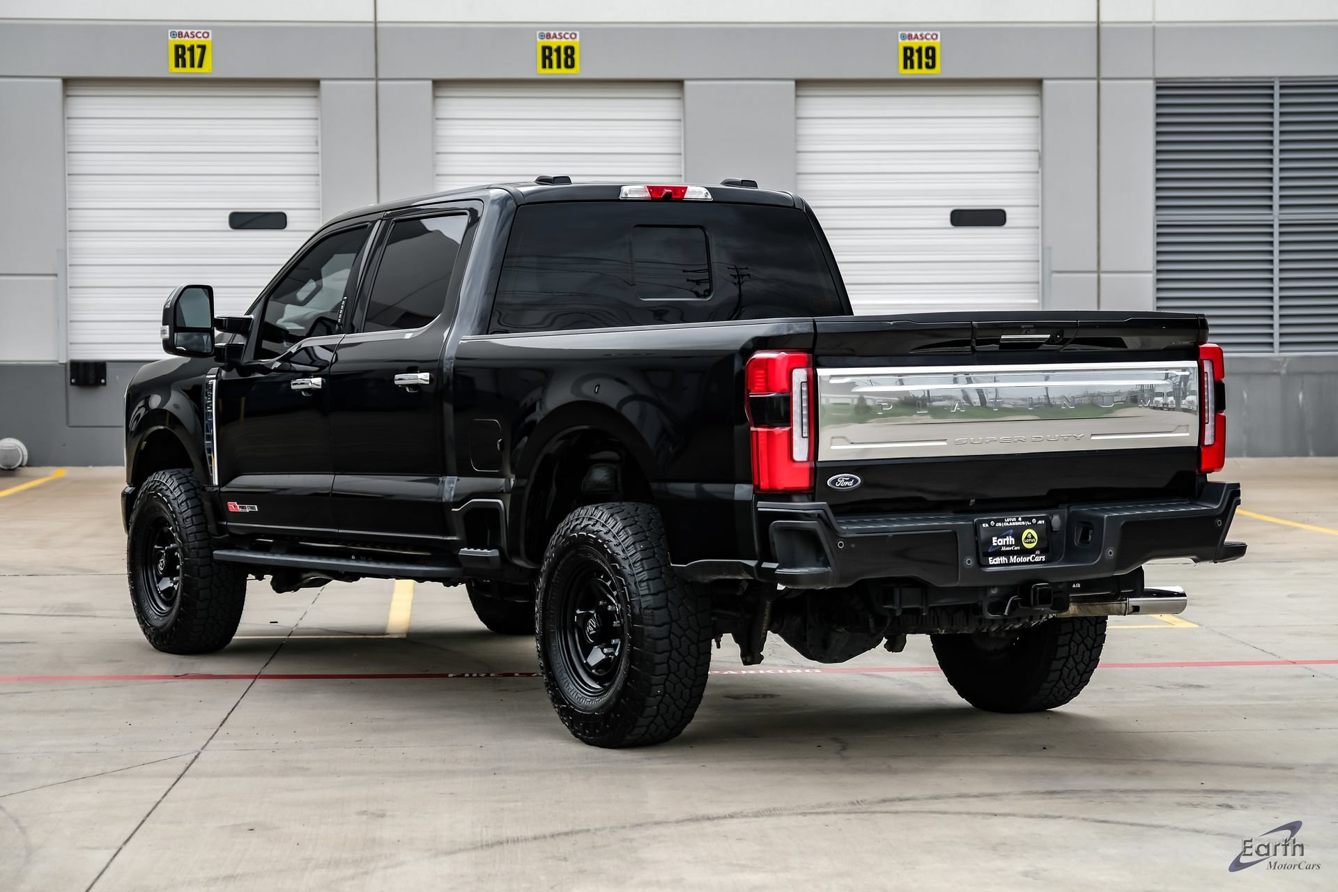 Used 2024 Ford F350 Platinum w/ Tremor Off-Road Package AWD/4WD image 10