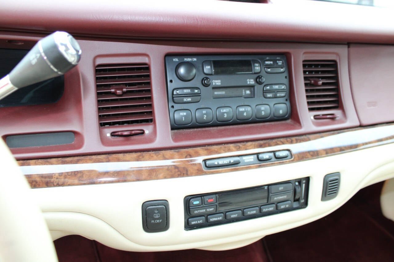 Used 1996 Lincoln Town Car Signature image 15