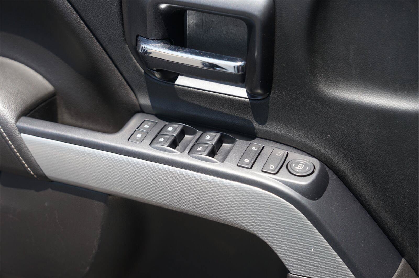 Used 2015 Chevrolet Silverado 2500 LT w/ LT Convenience Package AWD/4WD image 29