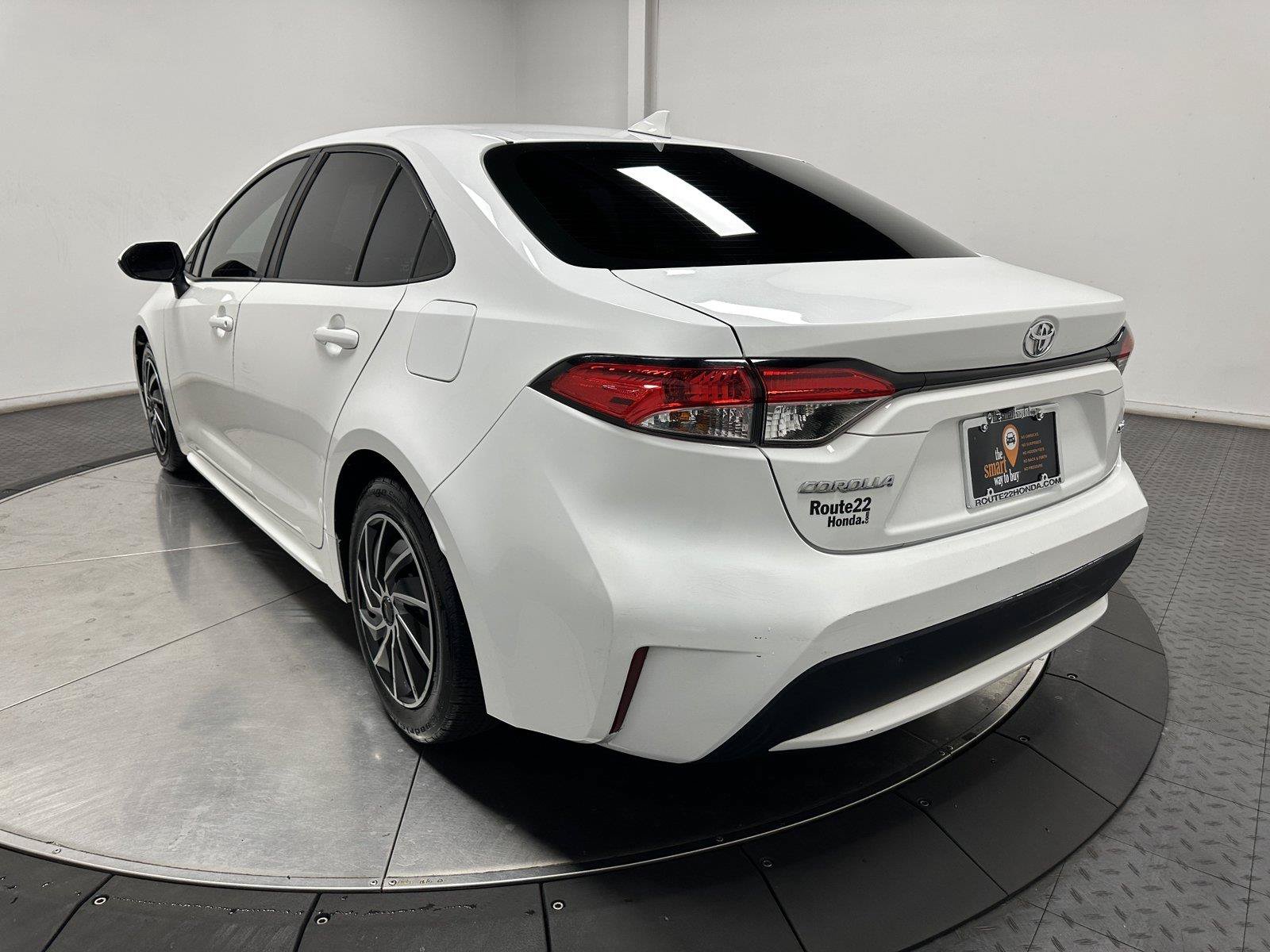 Used 2021 Toyota Corolla LE FWD image 9