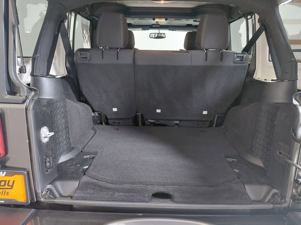 Used 2018 Jeep Wrangler Unlimited Sahara image 15