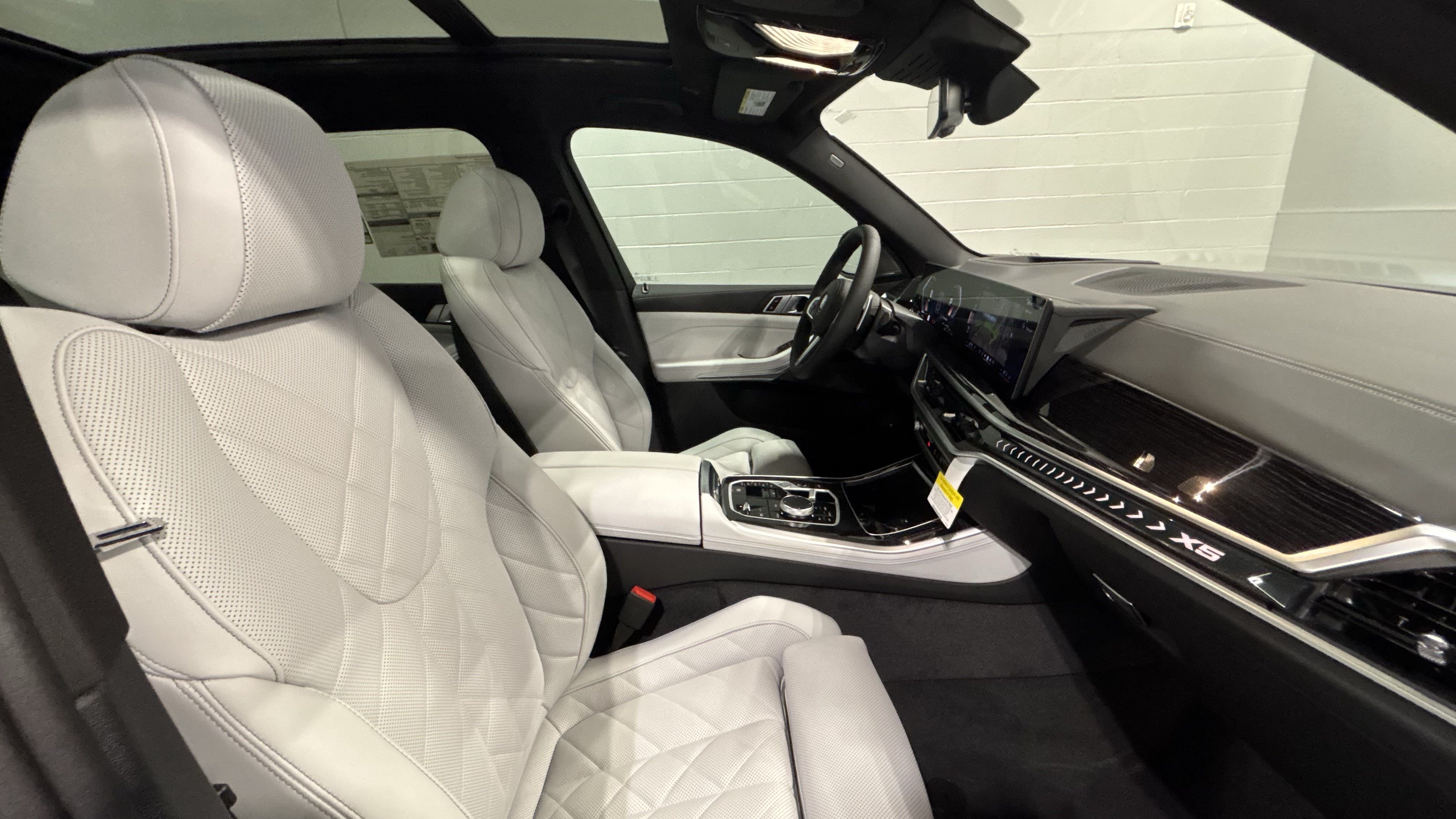 New 2026 BMW X5 xDrive50e w/ M Sport Package AWD/4WD image 24
