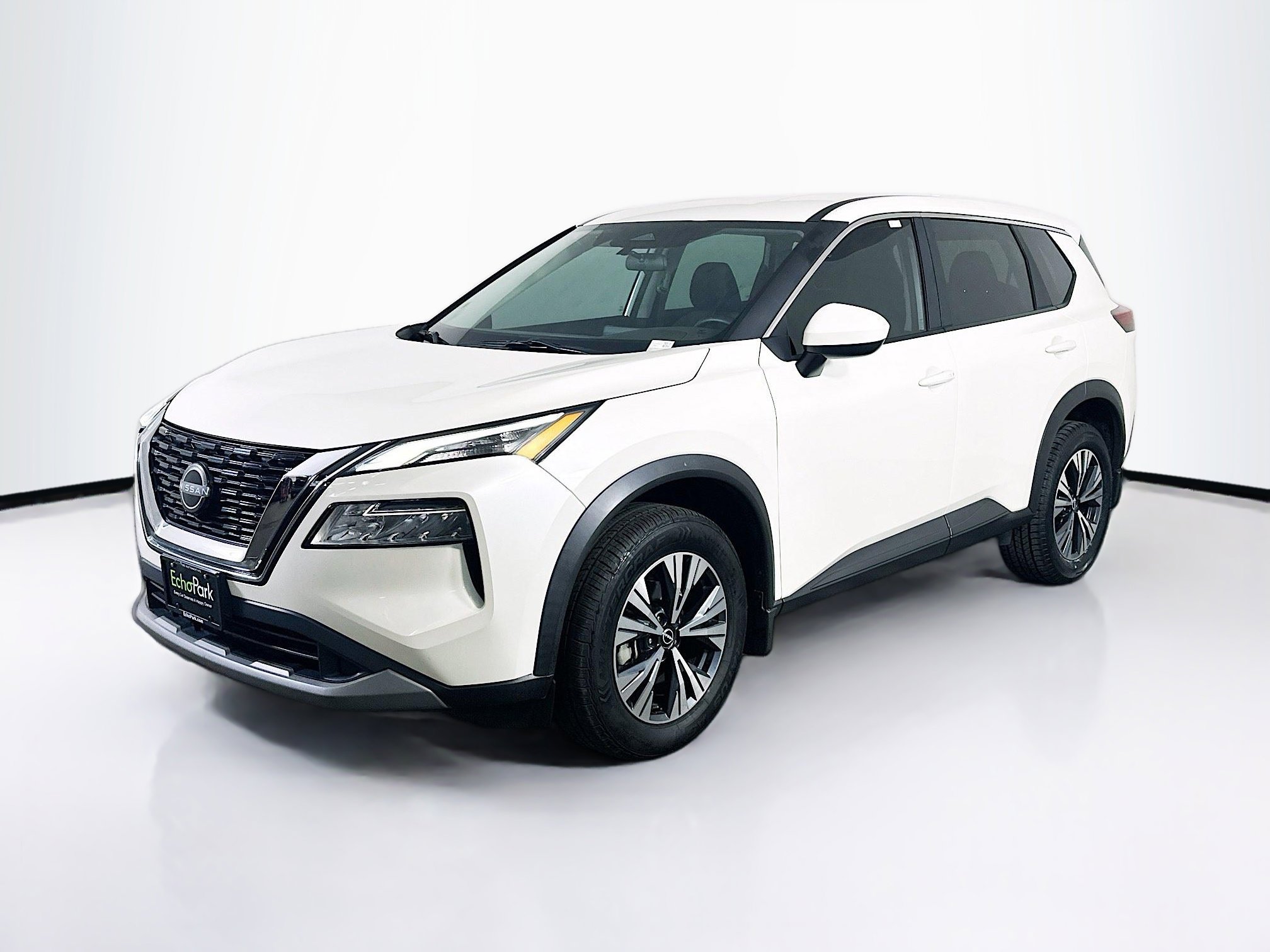 Used 2023 Nissan Rogue SV image 3