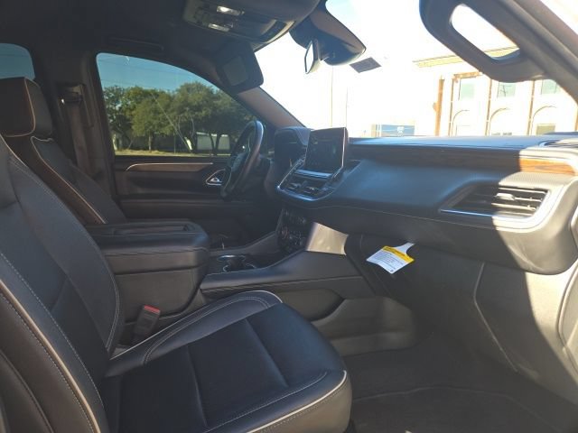 Used 2023 Chevrolet Suburban Premier AWD/4WD image 18