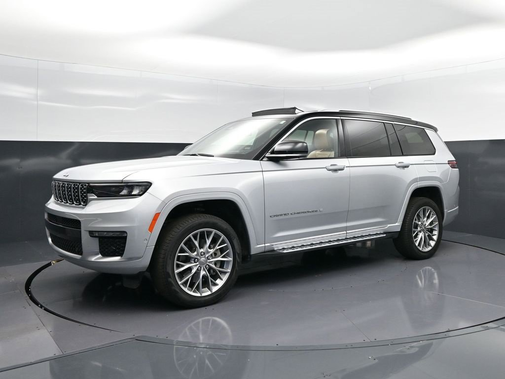 Used 2023 Jeep Grand Cherokee L Summit w/ Advanced Protech Group IV image 3