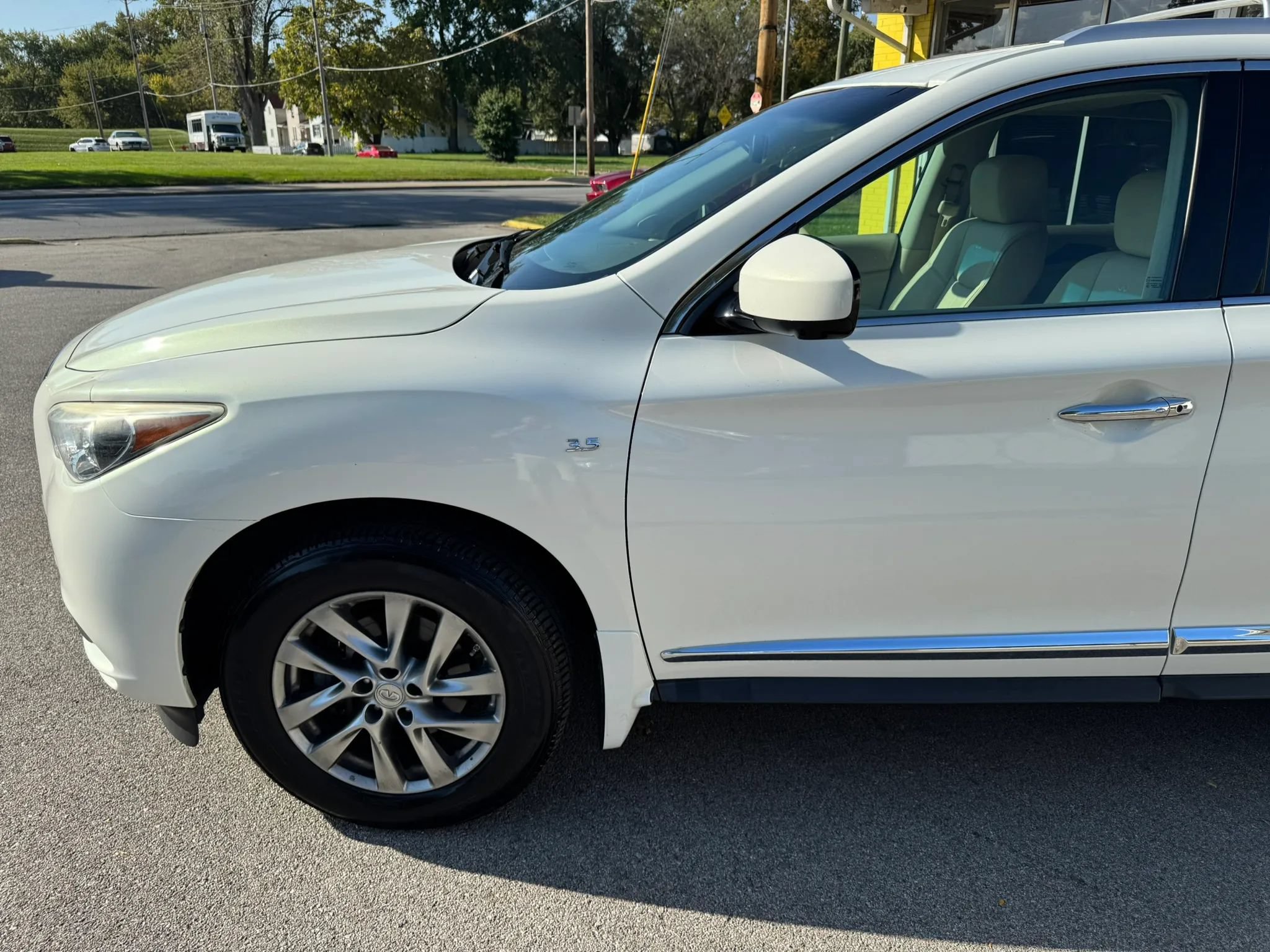 Used 2014 INFINITI QX60 Luxe w/ Premium Plus Package AWD/4WD image 4