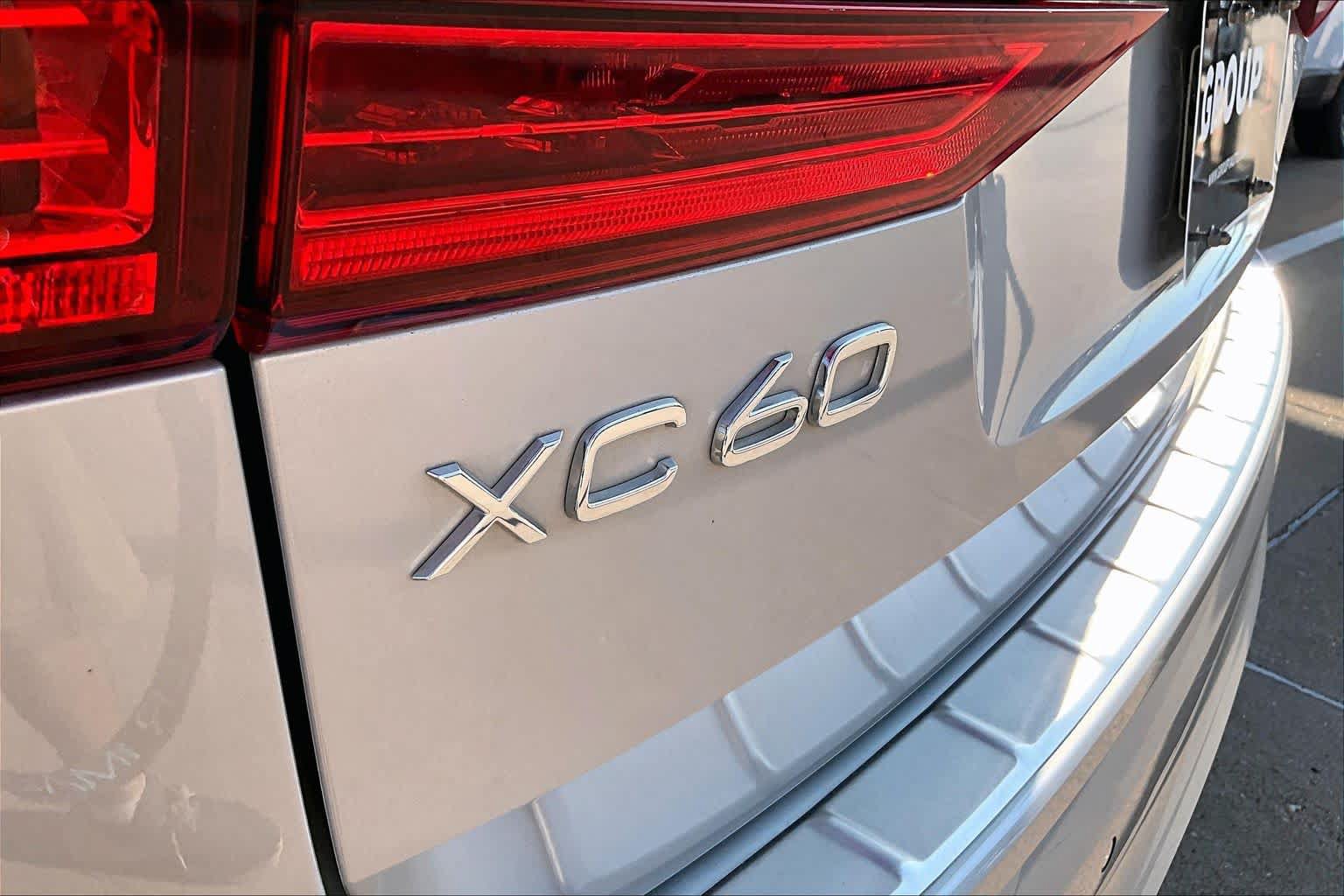 Used 2022 Volvo XC60 B5 Momentum w/ Protection Package Premier AWD/4WD image 9