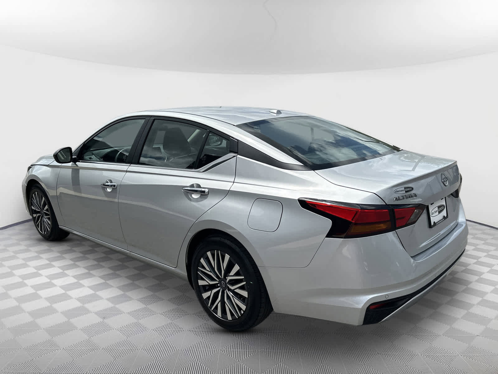 Used 2025 Nissan Altima 2.5 SV FWD image 5