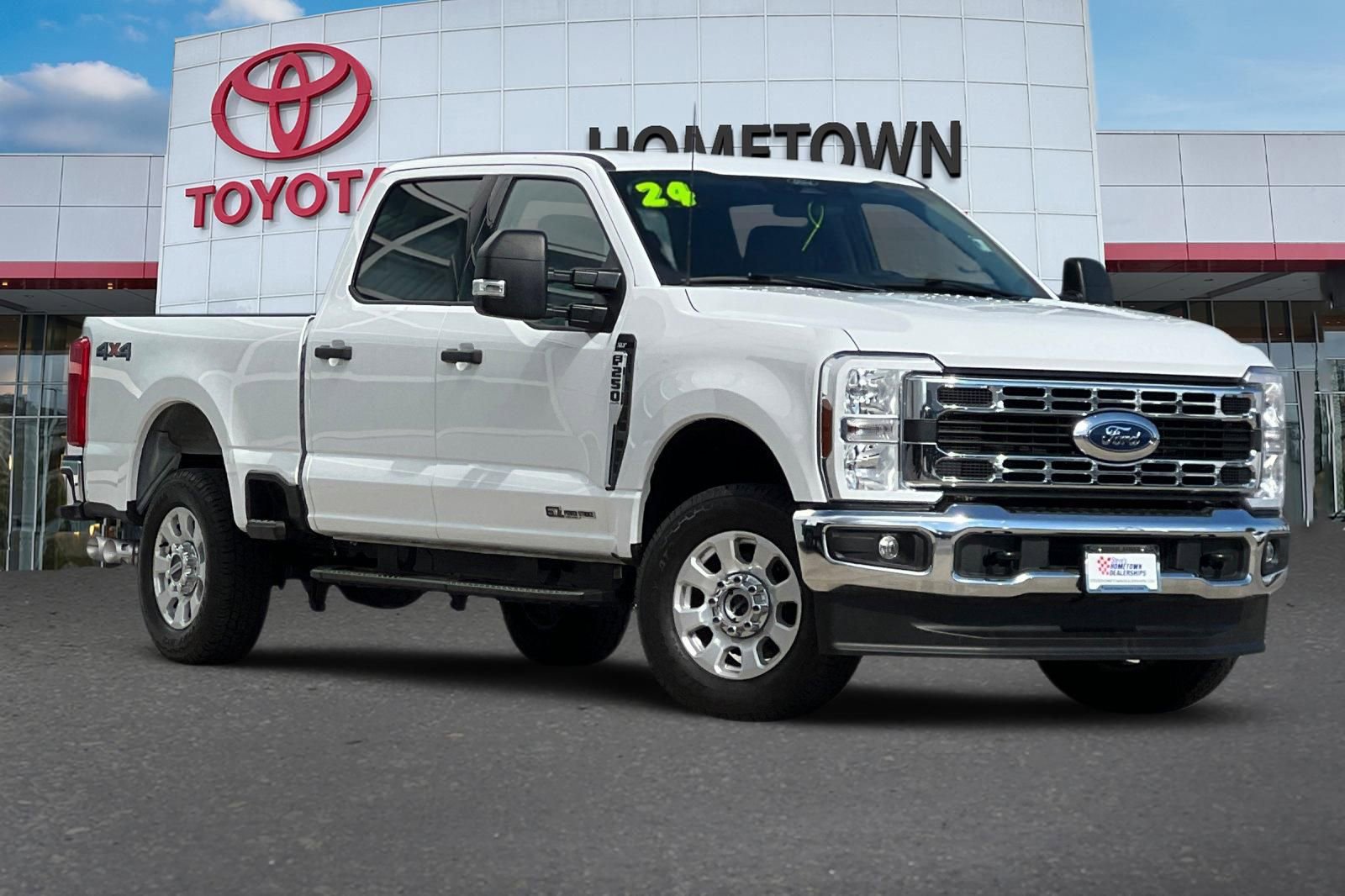 Used 2024 Ford F250 XLT image 2